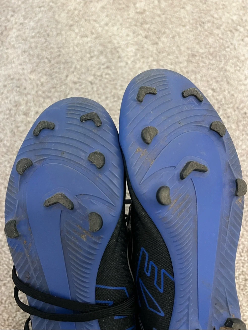 🔵NIKE: Boy size 5, Mercurial black & royal blue logo cleats w/ties, preowned🔵